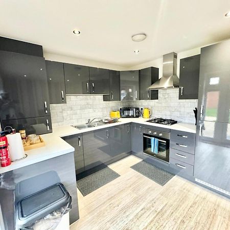 Folkestone Central Family Home: 3BR with Parking Exterior photo